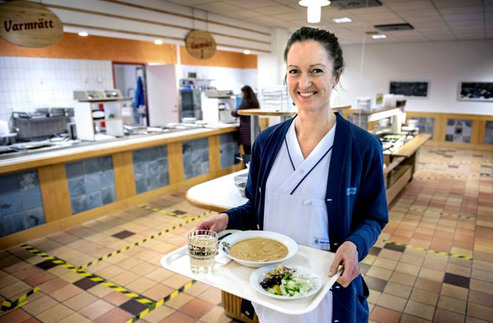 Bilder från köket och matsalen på USÖ, bilder på produktion, mat olika rätter, personal, mm